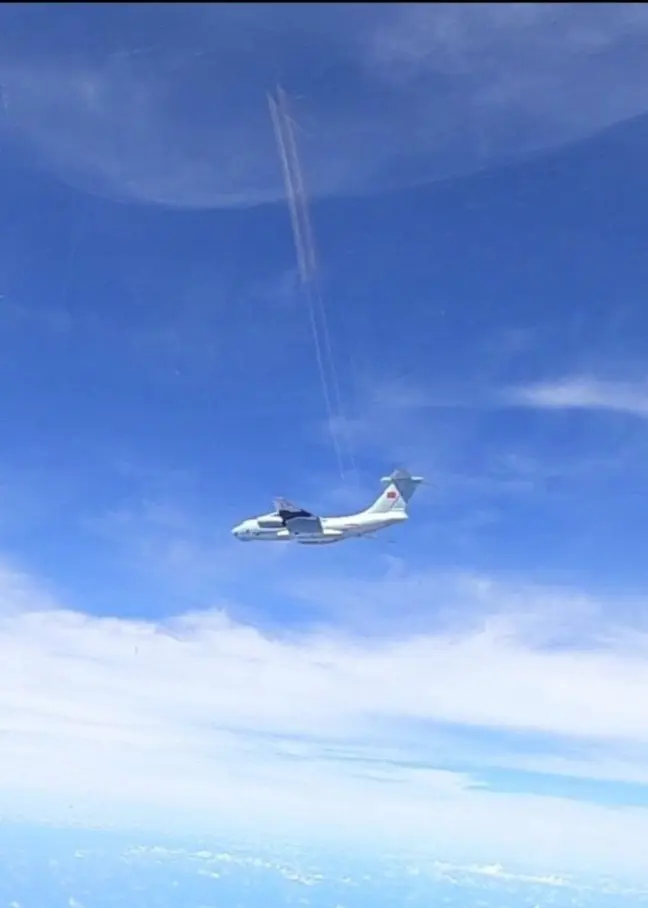 Ett flygplan i luften