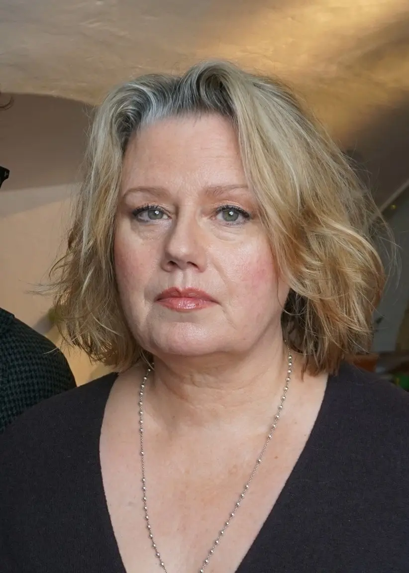 Martin Wicklin, Söndagsintervjuns programledare, med skådespelaren Lena Nilsson.