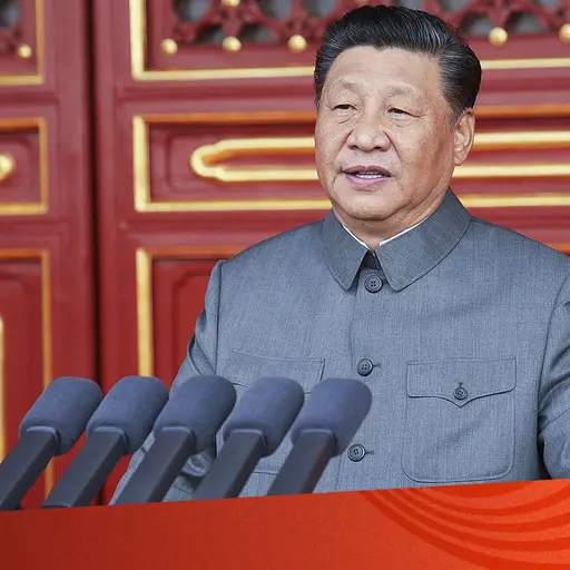 Xi Jinping framför mikrofoner