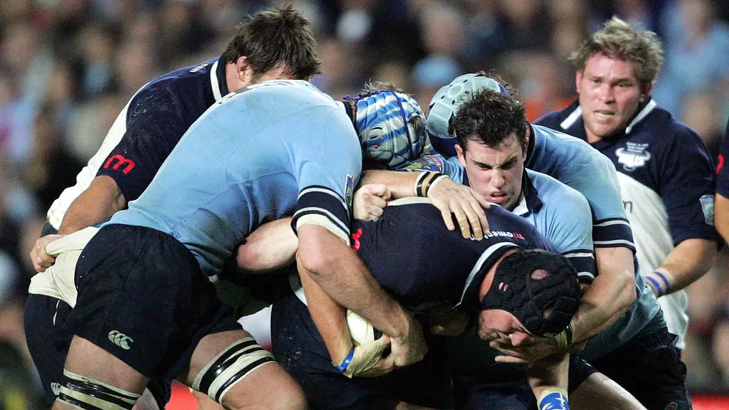 Rugbyspelare i en hög