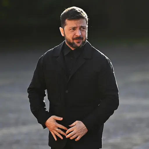 Volodmyr Zelenskyj klädd i svart