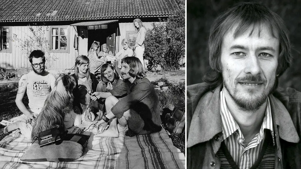 Två svartvita bilder där flera personer sitter på en filt framför en stuga. En person håller fram en mikrofon mot en hund som också sitter på filten. Till höger en svartvit bild på en man som tittar in i kameran.