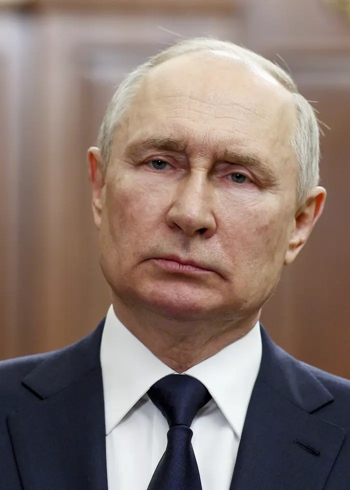 Rysslands president Putin med bister min. Foto: Gavriil Grigorov, Sputnik, Kremlin Pool Photo via AP