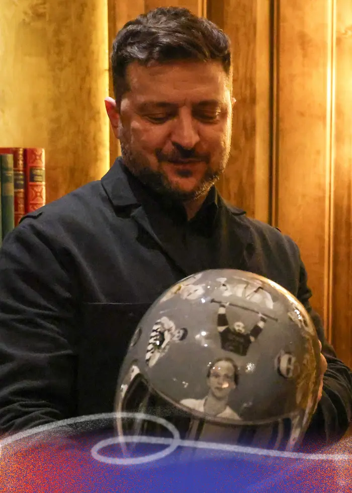 Volodymyr Zelenskyj och skeletonåkaren Vladyslav Heraskevytj. Foto: Alexandra Beier/ AFP