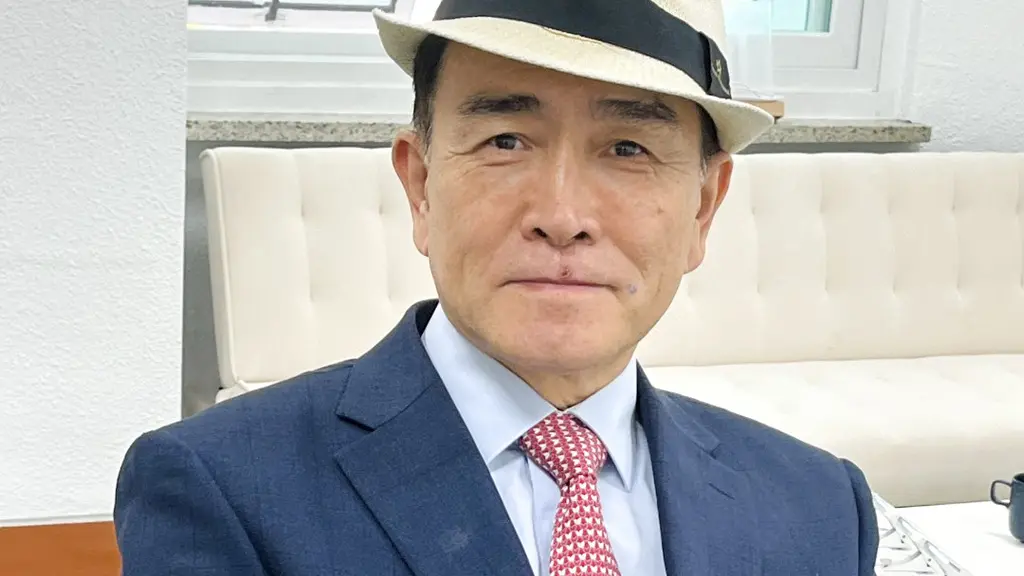 Porträtt på Thae Young-ho, man med hatt