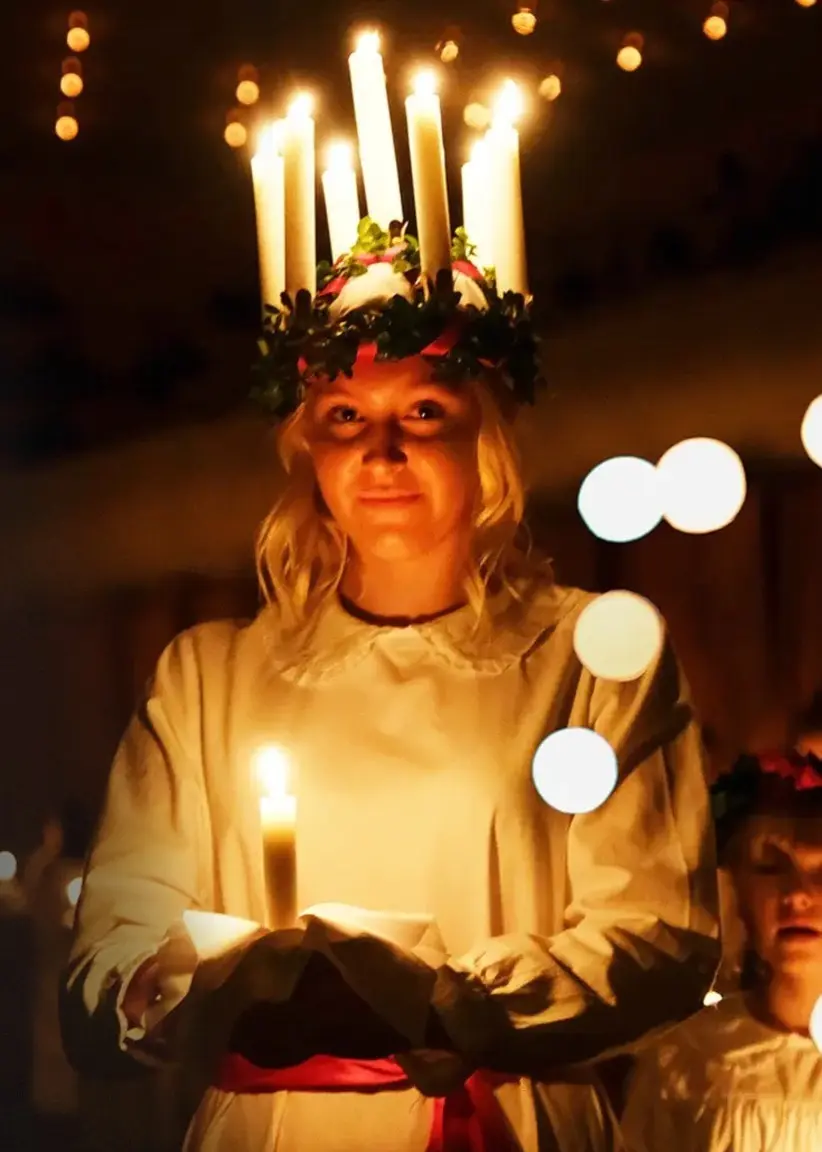 Bo Sundstöm och ett luciatåg