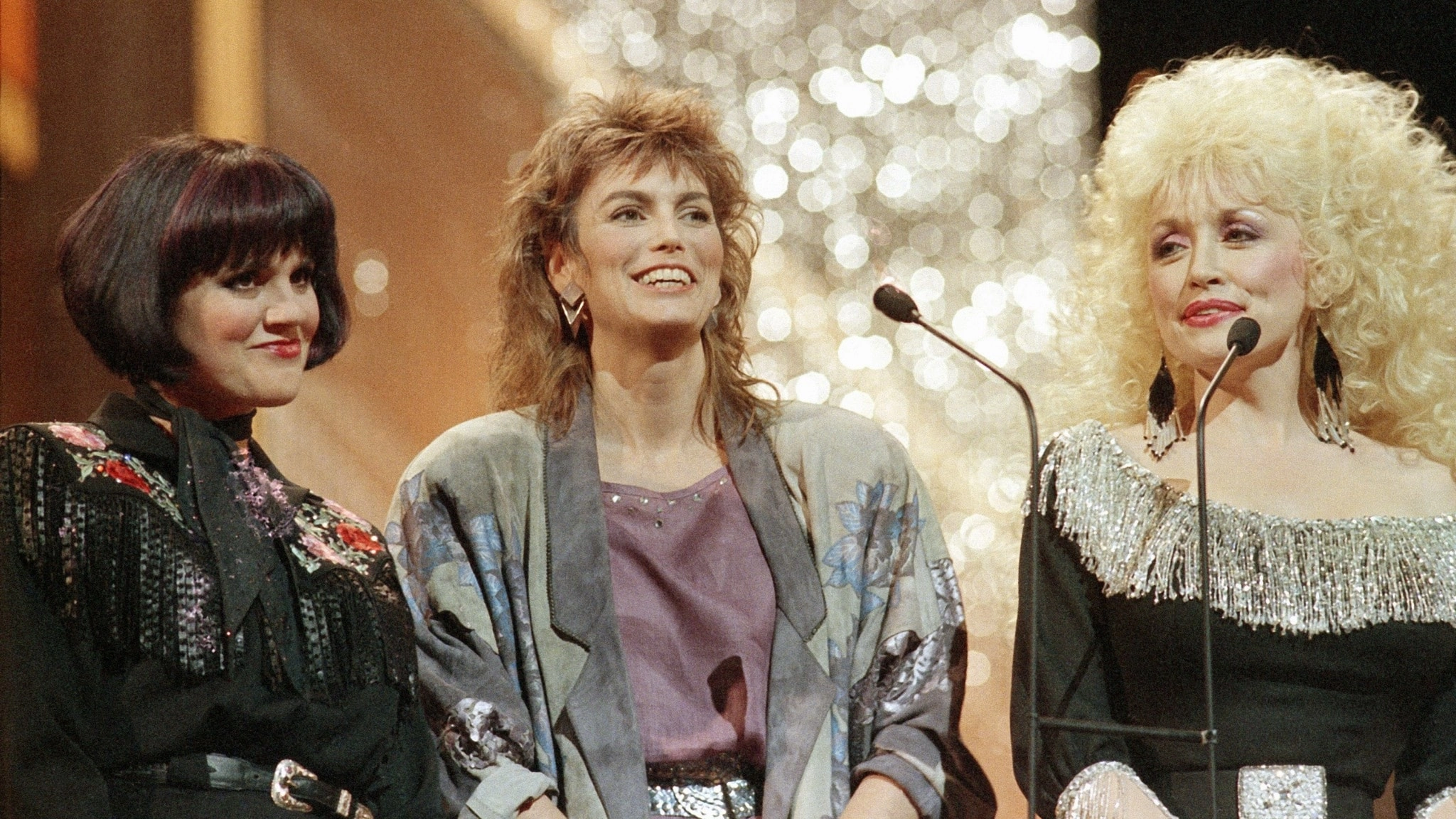 Linda Ronstadt, Emmylou Harris och Dolly Parton. 