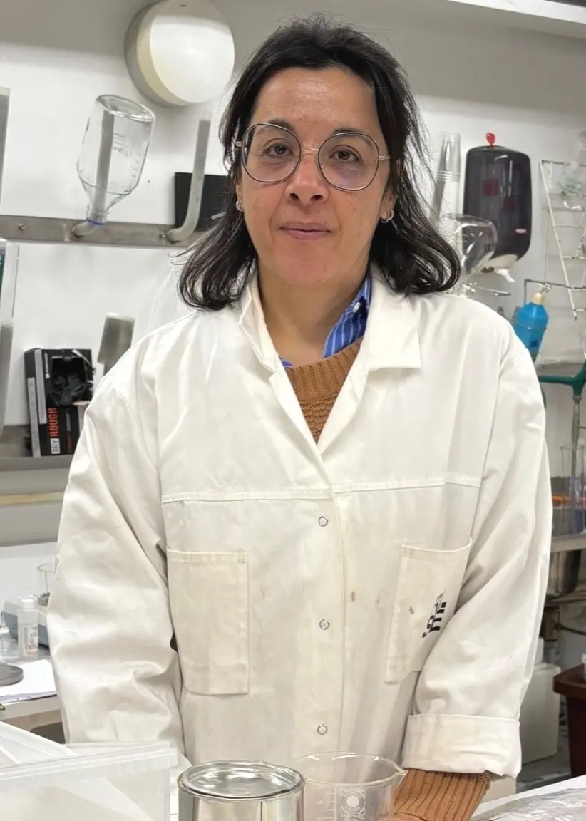 Juliana Aristéia de Lima, forskare på RISE, i labbet.