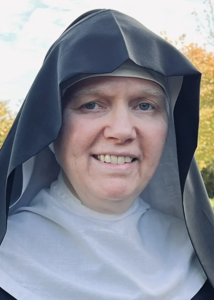 Syster Gabriella är en av nunnorna i Heliga hjärtas kloster. 