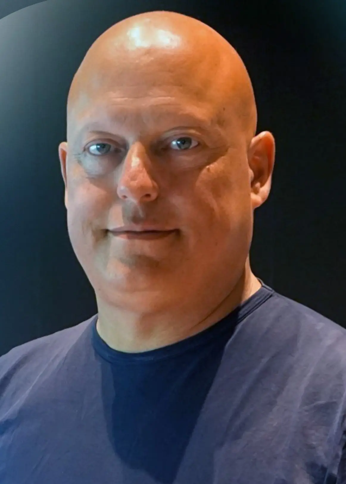 Martin Wicklin, Söndagsintervjuns programledare, med veckans gäst: entreprenören Christian von Koenigsegg.