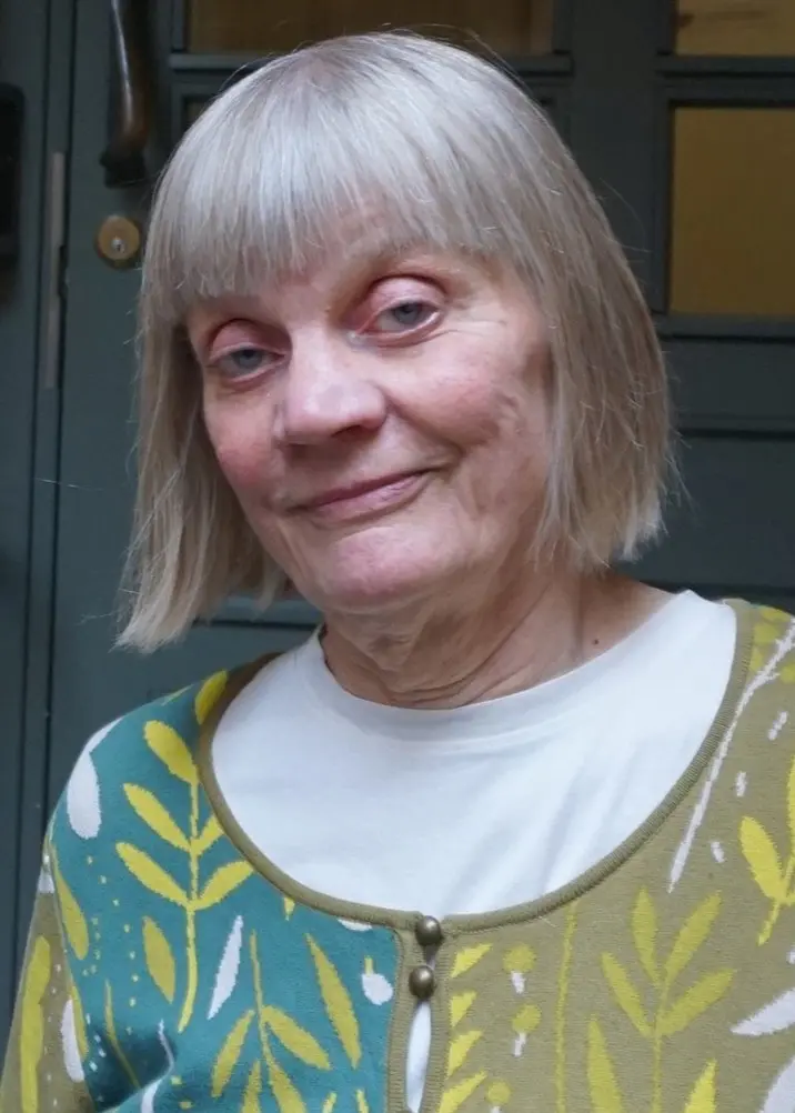 Martin Wicklin, Söndagsintervjuns programledare, med författaren och översättaren Gun-Britt Sundström.