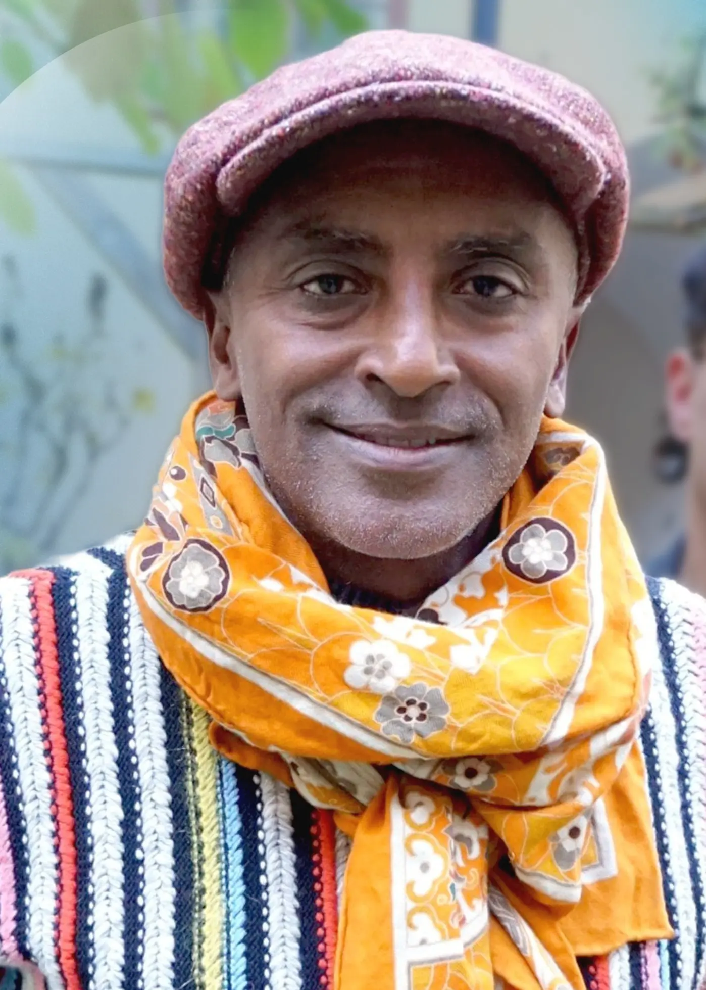Kocken Marcus Samuelsson och Martin Wicklin, Söndagsintervjuns programledare.