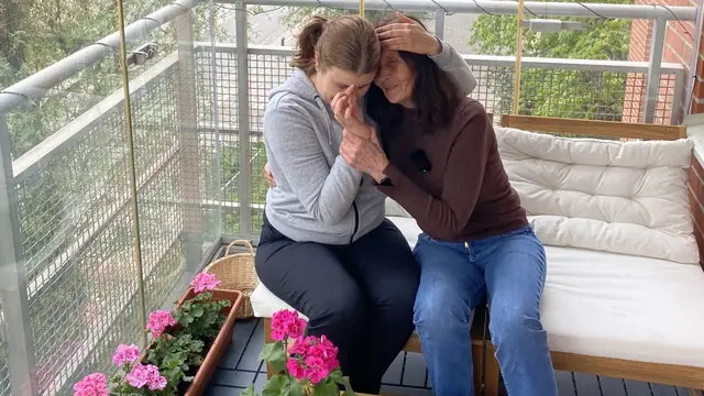 Racine och hennes mamma är två av de som anser sig blivit dåligt behandlade av företaget. Hör mer i granskningen "De utsatta"