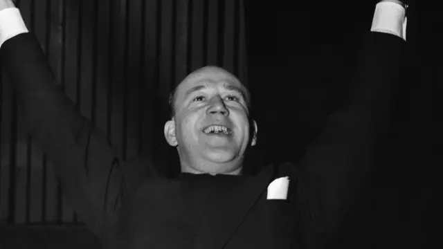 "Karusellen" sändes för sista gången i radio år 1954. Lennart Hyland var programledare.