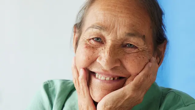 Joséphine Bacon (född 1947 i Quebec) tillhör Kanadas urfolk och skriver sina dikter på innu-aimun och franska.