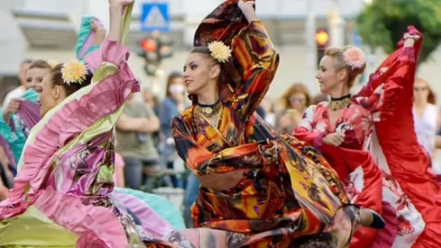 Musik på Radio Romano Ett färgstarkt musikprogram som lyfter romska toner från hela världen – från traditionella melodier till moderna rytmer. 