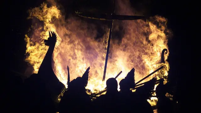 Vetenskapsradion Historia tipsar traditionsenligt om hårda historiska klappar till midvintern och julen!