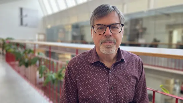 Professor Niklas Arvidsson tror inte längre att kontanterna kommer att försvinna. 