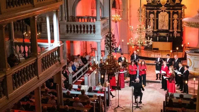 Danska radions vokalensemble och Marcus Creed. 