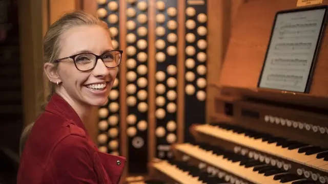 Organisten Anna Lapwood.