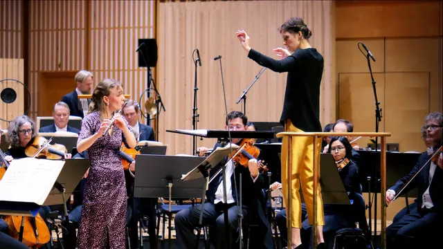 Laura Michelin är solist i Britta Byströms flöjtkonsert.