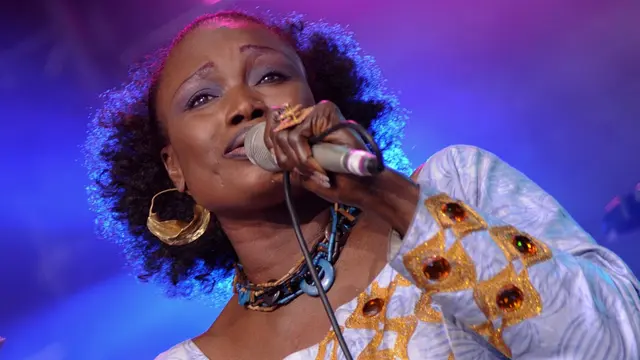 Oumou Sangaré är en av artisterna i veckans mixtejp.