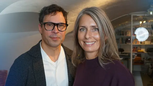 Martin Wicklin, programledare för Söndagsintervjun, och Helena Helmersson, företagsledare.