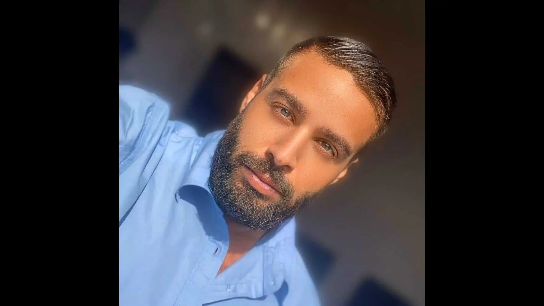 Bild på JB med blå tröja