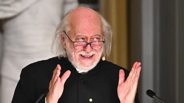 László Krasznahorkai vid söndagens Nobelföreläsning.