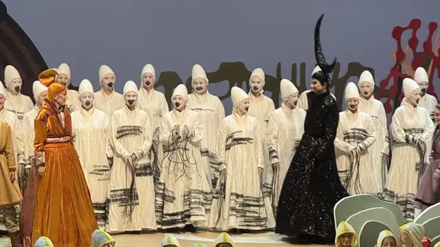 Scenbild från en operaföreställning 