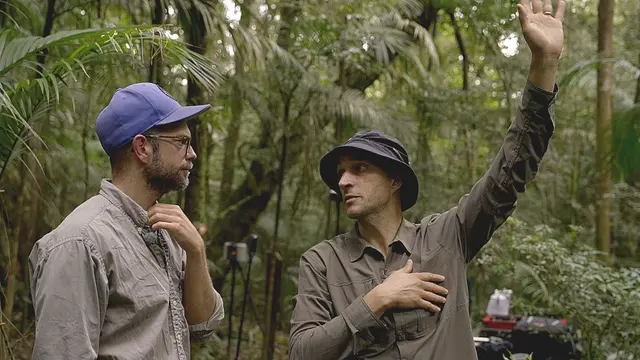 Niklas Zachrisson och Alexandre Antonelli i en av de återstående delarna av Atlantskogen i Brasilien.