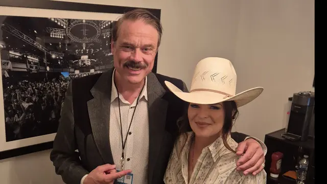 Mattias Hansson åkte till Nashville och träffade nya lysande Texas-stjärnan Jenna Paulette.