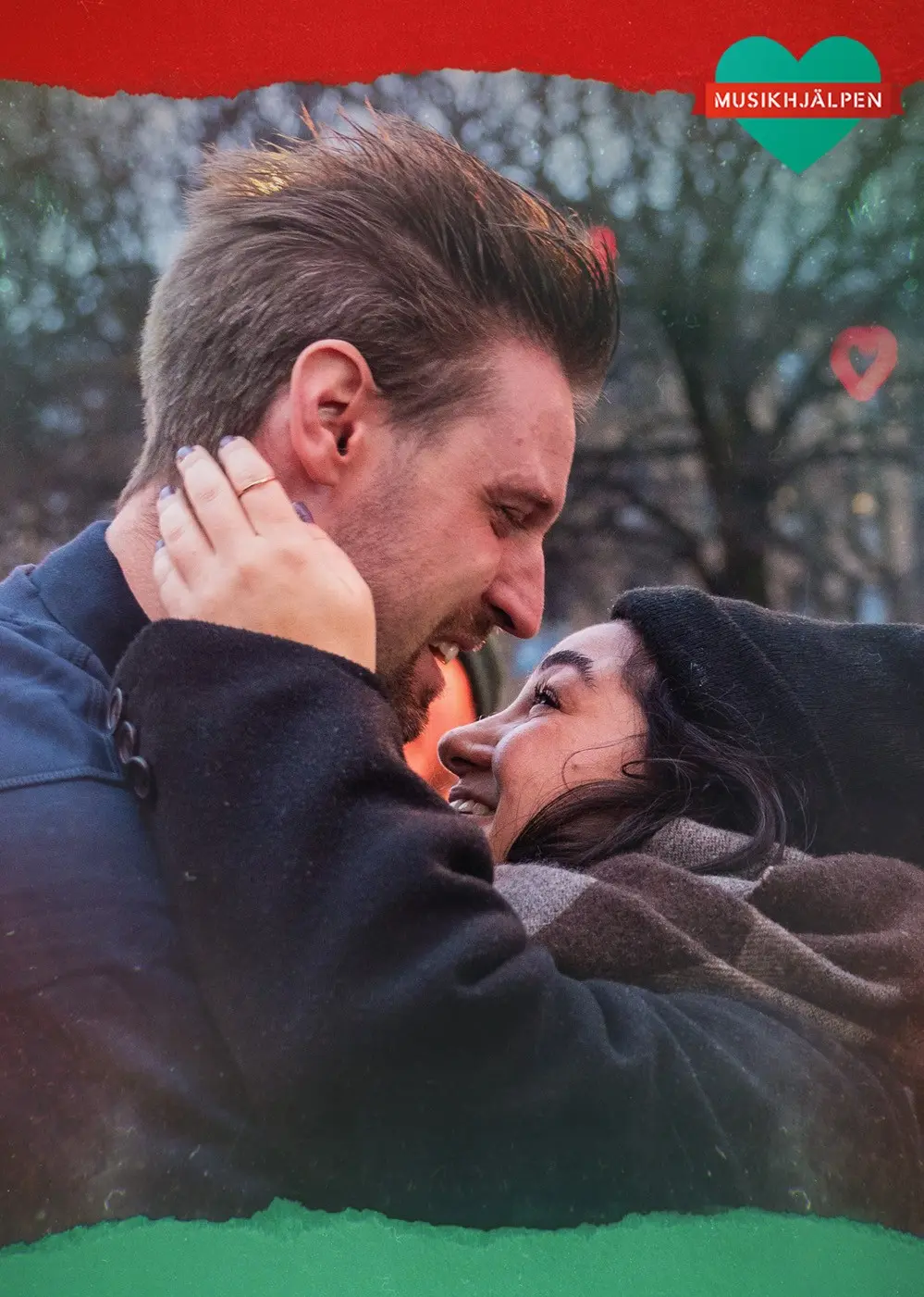 Mattias Nielsen håller om sin tjej Mimmi!
ute på torget.