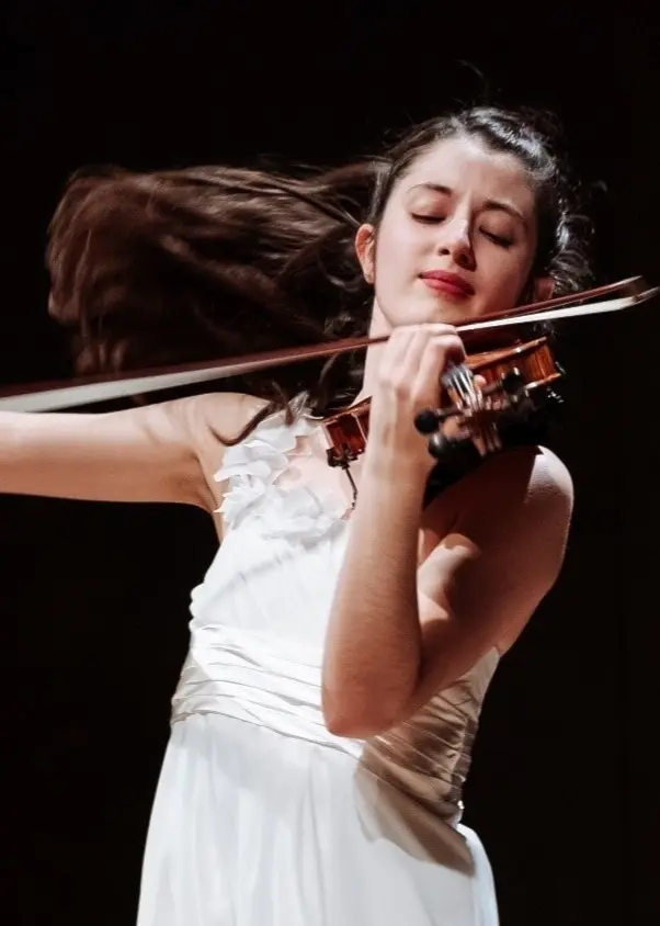 María Dueñas, violinist.