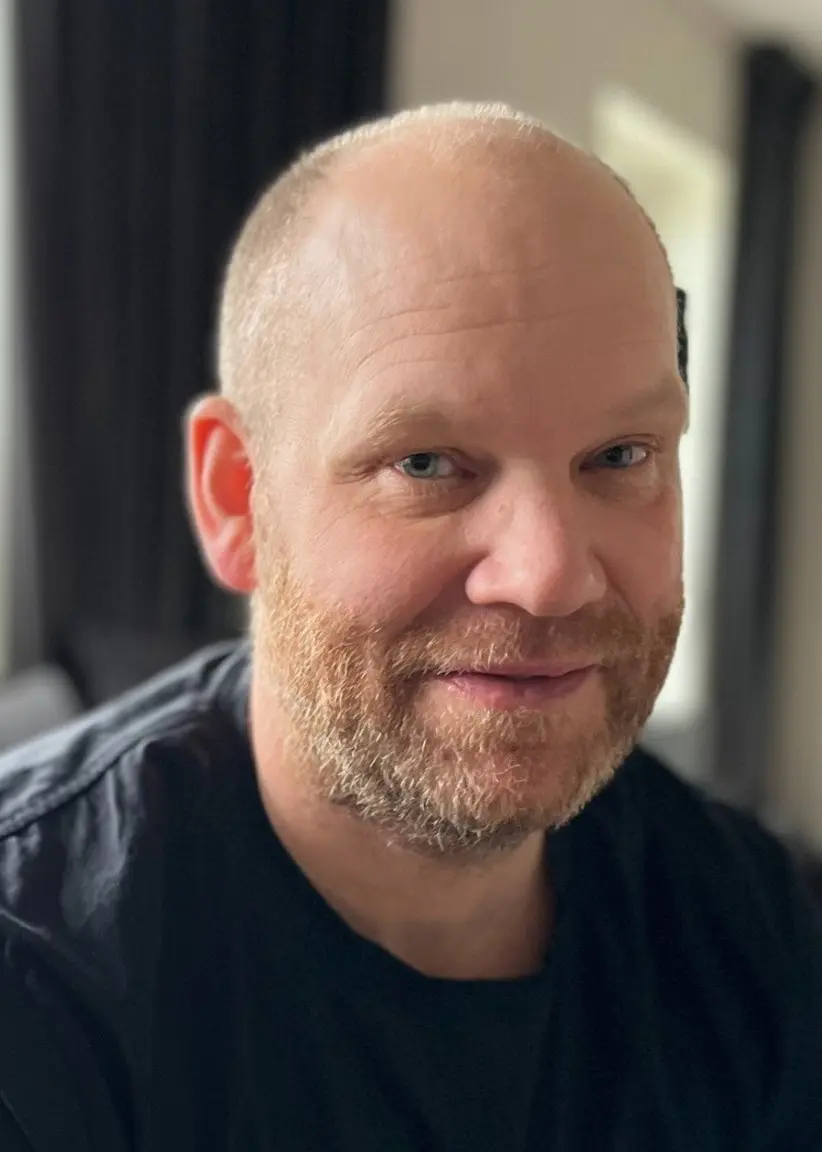 Johan Esplunds liv vändes upp och ned efter skadan på isen. Men suget för att spela bandy finns kvar.