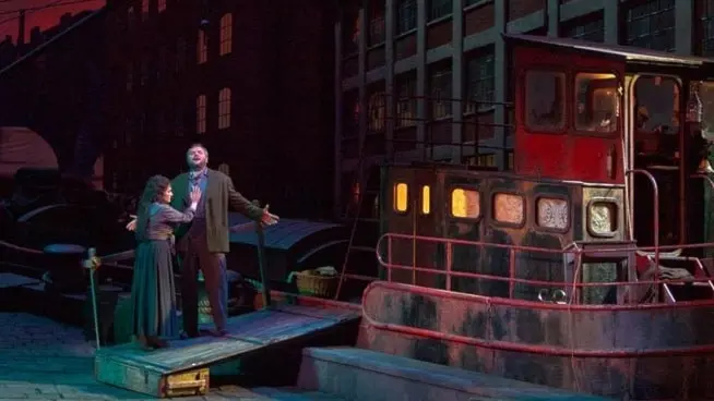 Giorgetta och pråmägaren Michele vid sin pråm på Seine.