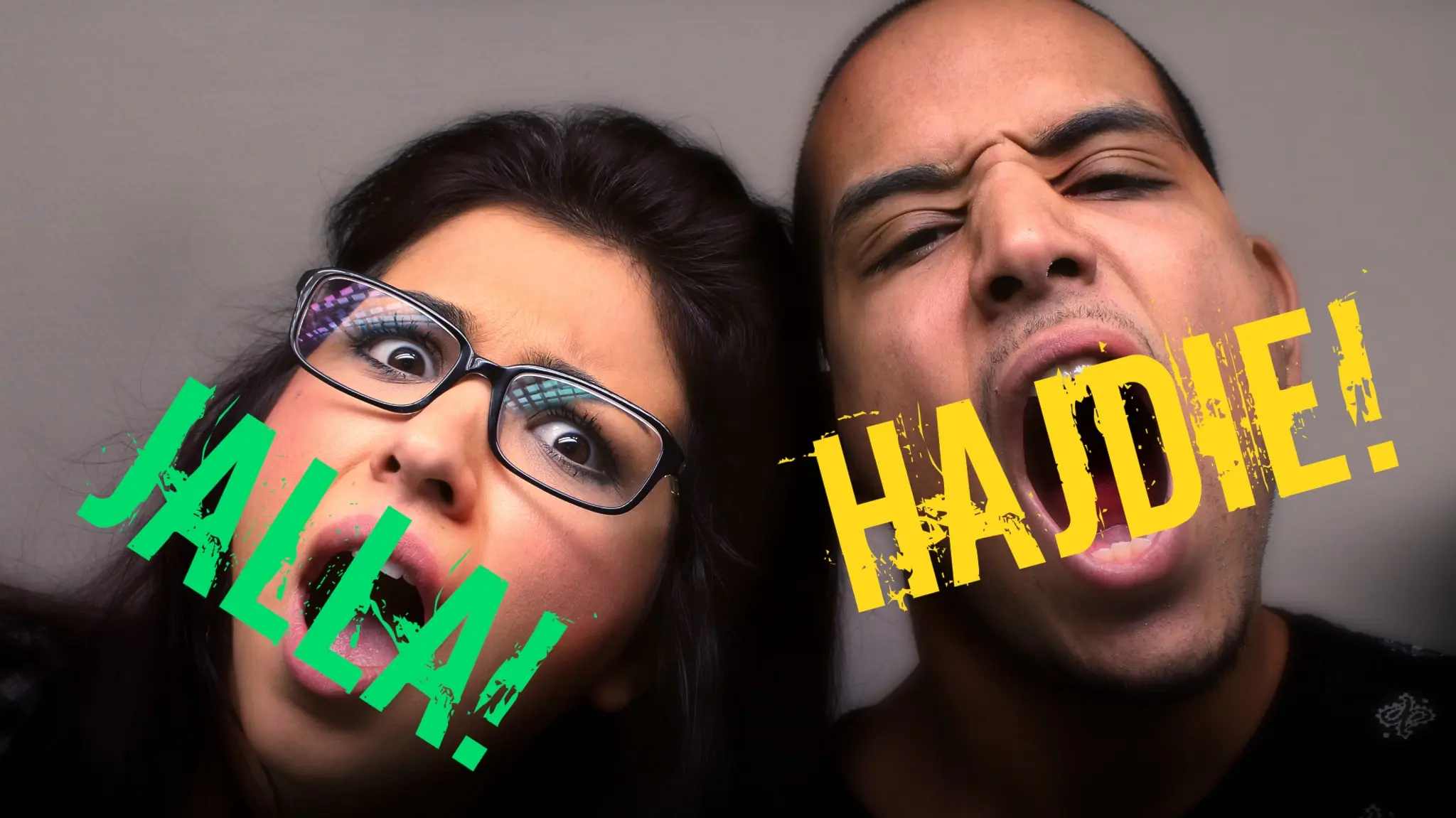 Mona använder ordet "Jalla" mycket och Hussni ordet "Hajdie". Foto: Stephanie Londéz/SR