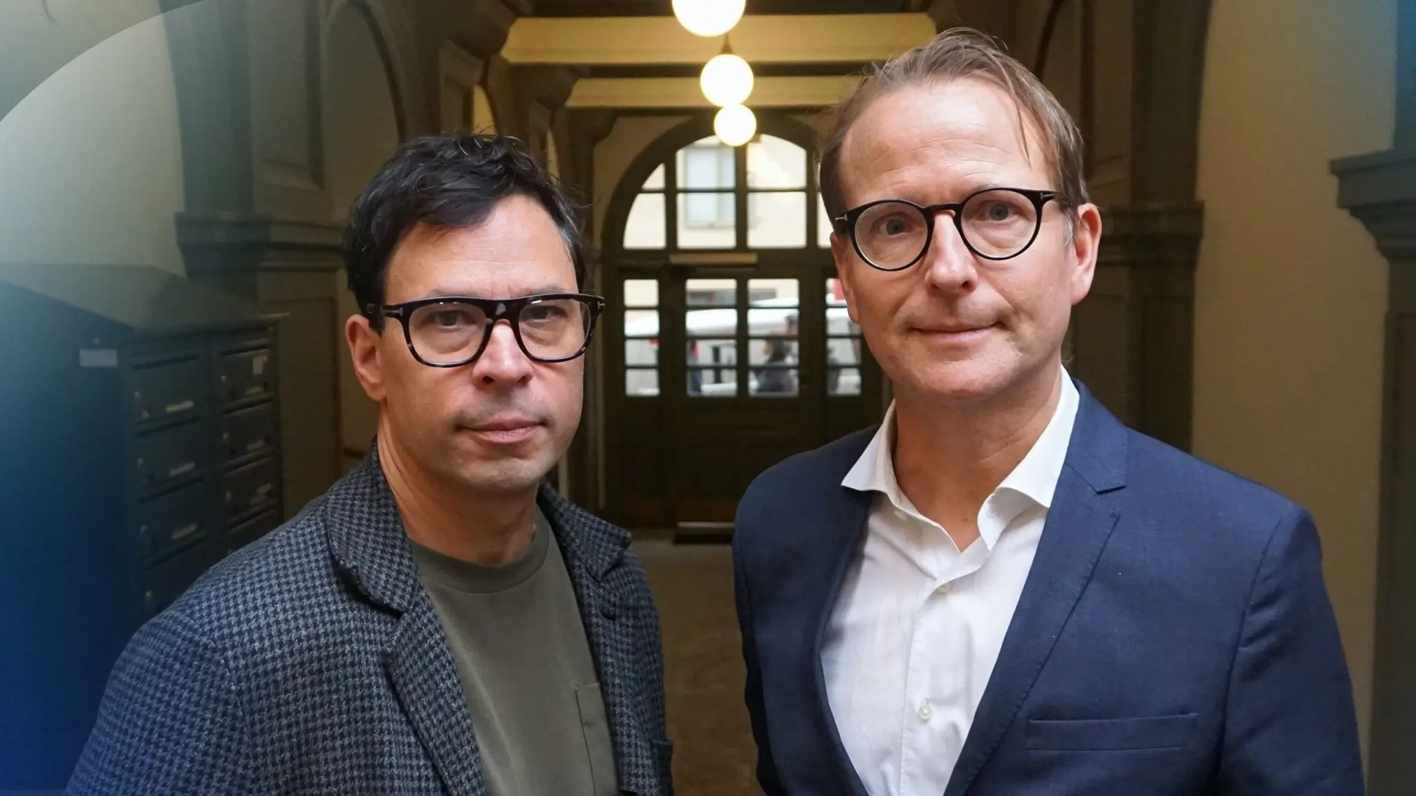 Martin Wicklin, Söndagsintervjuns programledare, med gästen Lars Strannegård, Handelshögskolans rektor.