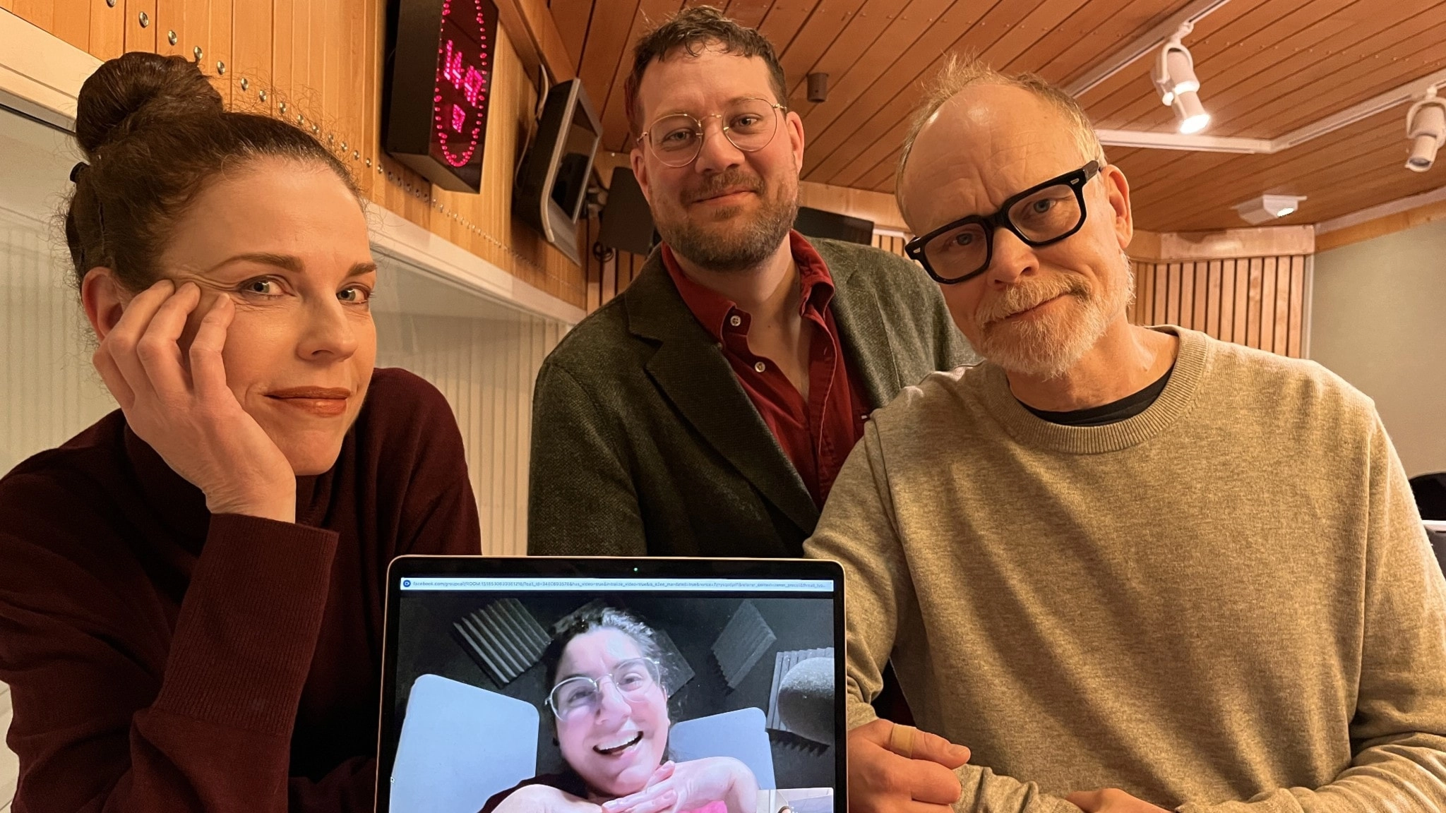 Jessika Gedin, Dilan Apak, Björn Edgren. Programledare Kristian Luuk.