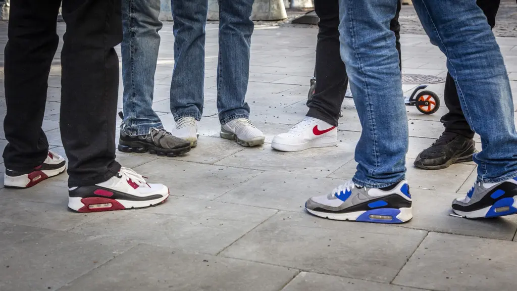 Unga som rekryteras av kriminella för att begå grova brott snuvas ofta på betalningen.