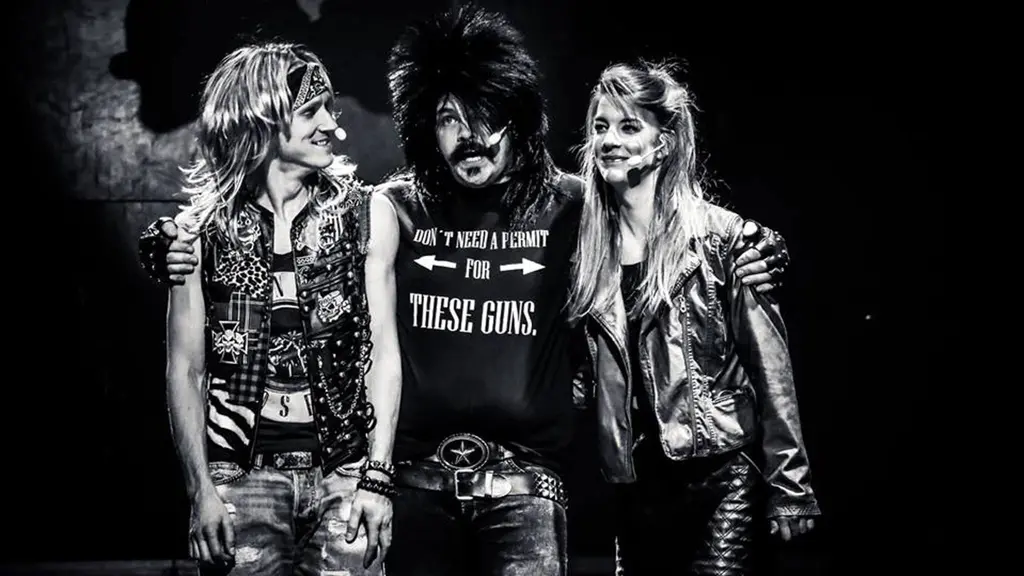 Mattias Olofsson, Fredrik Henriksson och Anna Knutsson i Rock of Ages
