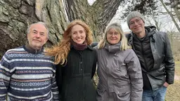 Naturpanelen: Mikael Sörensson, Sofie Olofsson och Susanne Åkesson i Botaniska trädgården i Lund. De svarar på lyssnarnas naturfrågor. Programledare är Mats Ottosson.