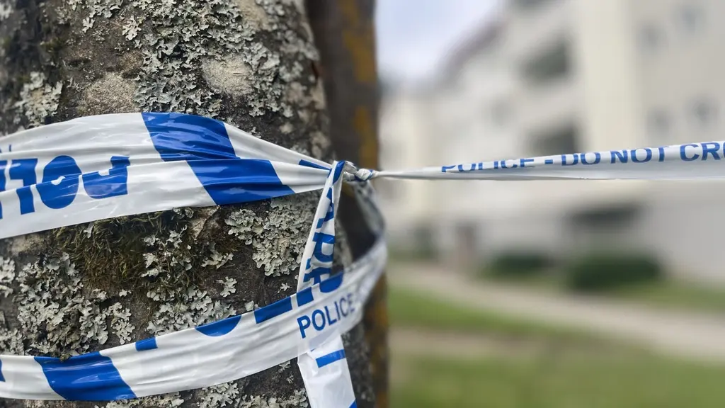 Polisband avspärrat