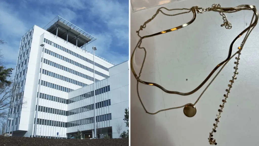 Bildmontage med två delar: till vänster syns en modern vit byggnad med flera våningar, och till höger ligger smycken, inklusive halsband och kedjor, på en vit yta.