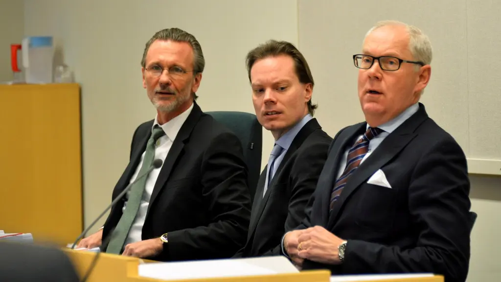 En bild på Thomas Olsson, advokat, tillsammans med SD:s riksdagsledamot Martin Kinnunen