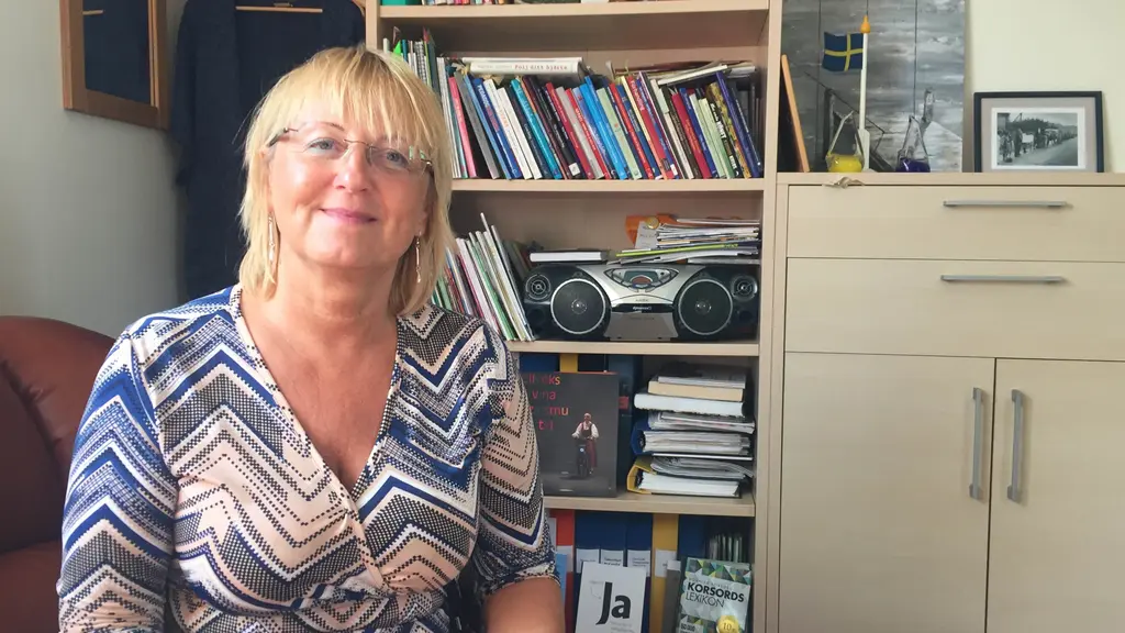 Agrita Martinsone sitter på sitt kontor på Litorina Folkhögskola.