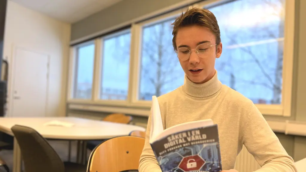Gustav Thenander skrev boken Säker i en digital värld - ditt försvar mot bedrägerier.