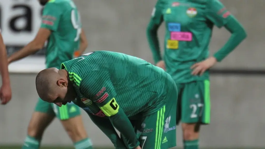 Besvikna Dalkurdspelare efter förlusten med 0-2.