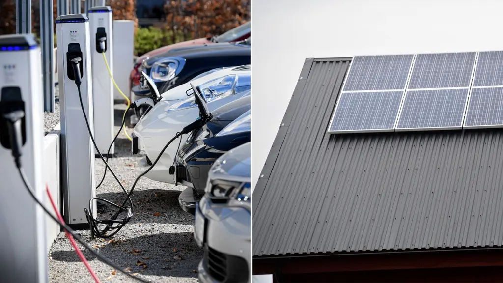 laddstolpar på rad och solceller på ett tak.