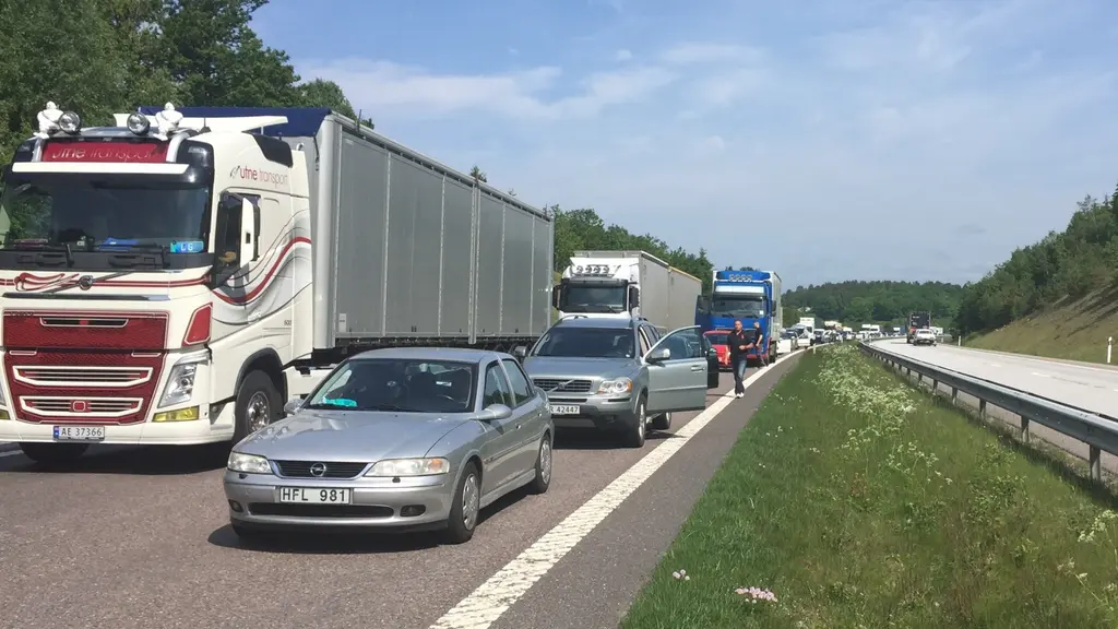Långa köer på E6:an söder om Ljungskile